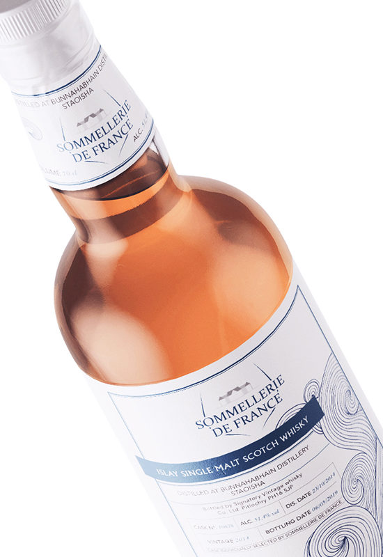 Création d'étiquettes originales de Whisky pour différents clients cavistes lestudiova design graphisme identité visuelle graphiste graphisme Toulouse