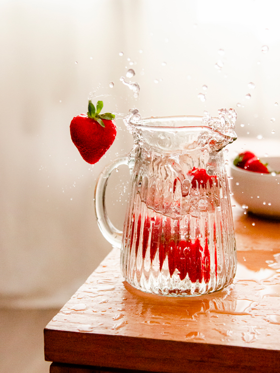 splash fraises lestudiova food drink photography photographie culinaire reims grand est stylisme shooting reportage gourmand fruits strawberries