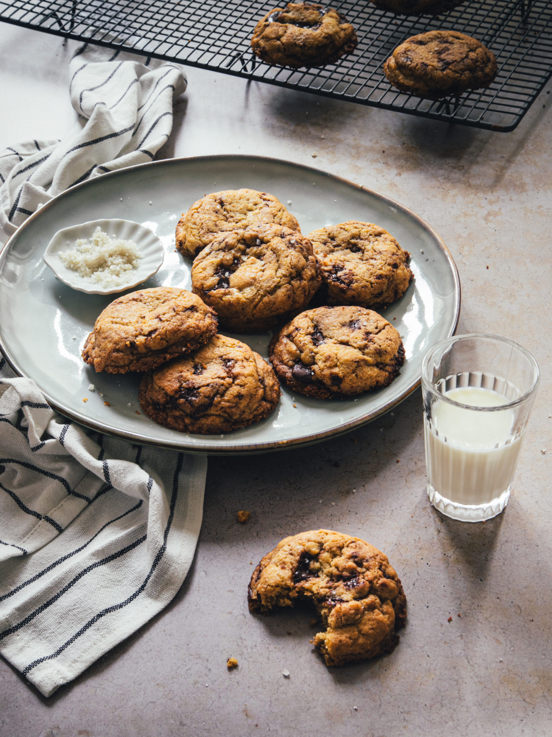 lestudiova cookies meilleur cookie chocolat chunck pépites moelleux patisserie lait verre fleur de sel photographe culinaire