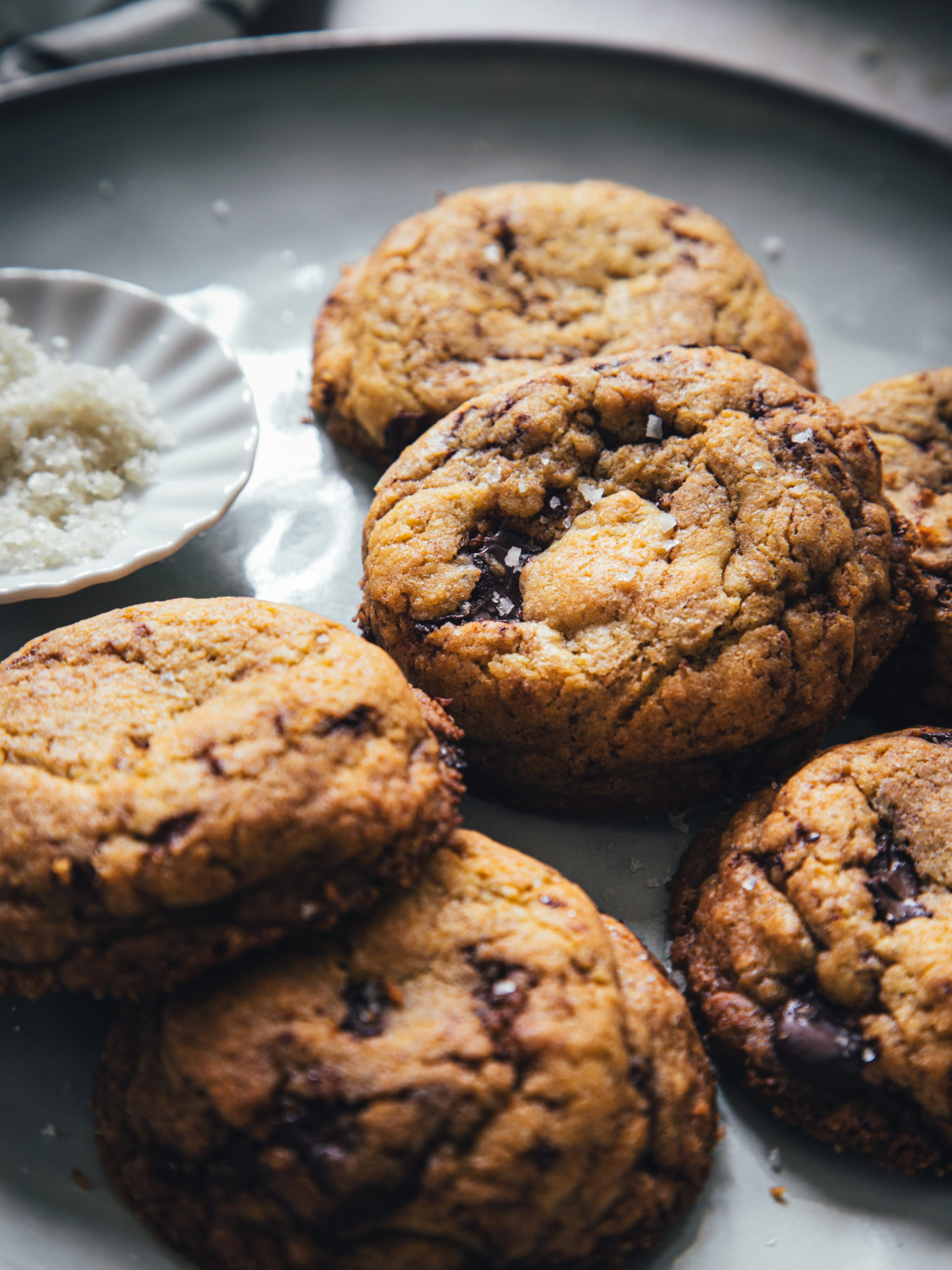 lestudiova cookies meilleur cookie chocolat chunck pépites moelleux patisserie lait verre fleur de sel photographe culinaire