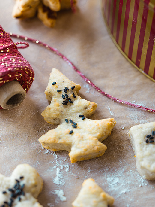 Vanessa Audibert - Lestudiova Photographie culinaire à Toulouse - Ma recette SABLÉS SALÉS À LA TRUFFE & SÉSAME NOIR